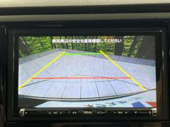 【バックカメラ】駐車時に後方がリアルタイム映像で確認できます。大型商業施設や立体駐車場での駐車時や、夜間のバック時に大活躍！運転スキルに関わらず、今や必須となった装備のひとつです！ 4