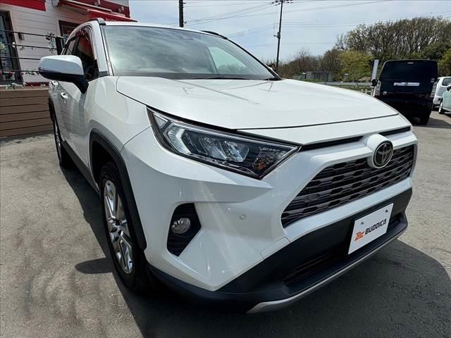 ＲＡＶ４ Ｇ　Ｚパッケージ　４ＷＤ　セーフティセンス　デジタルインナーミラー　ＢＳＭ　９型ナビ　Ｂカメラ　Ｐバックドア　フルセグ　ステアヒーター　シートヒーター　ＬＥＤ　Ｐシート　スマートキー　ＥＴＣ　ドラレコ　純１９インチＡＷ（8枚目）