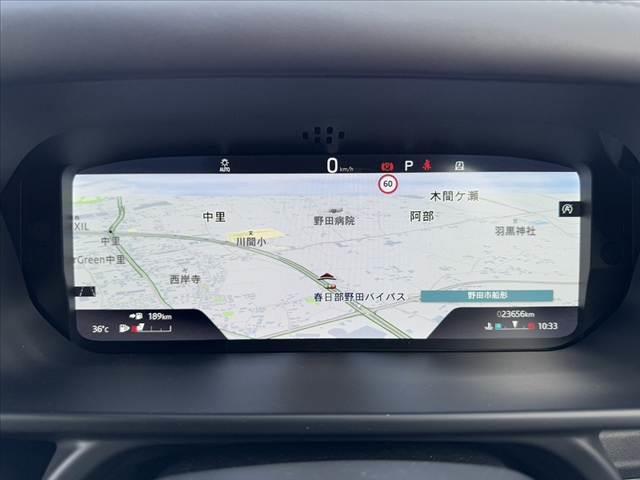 ディフェンダー ９０Ｘ－ダイナミックＨＳＥ　Ｐ３００　パノラマサンルーフ　エマブレ　純正ナビ　全周囲モニター　Ｄインナーミラー　メリディアンサウンド　シートメモリー　ベンチレーション　ハーフレザー　ＢＳＭ　ＡＣＣ　ＬＥＤヘッド　背面タイヤ　純正２０ＡＷ（23枚目）