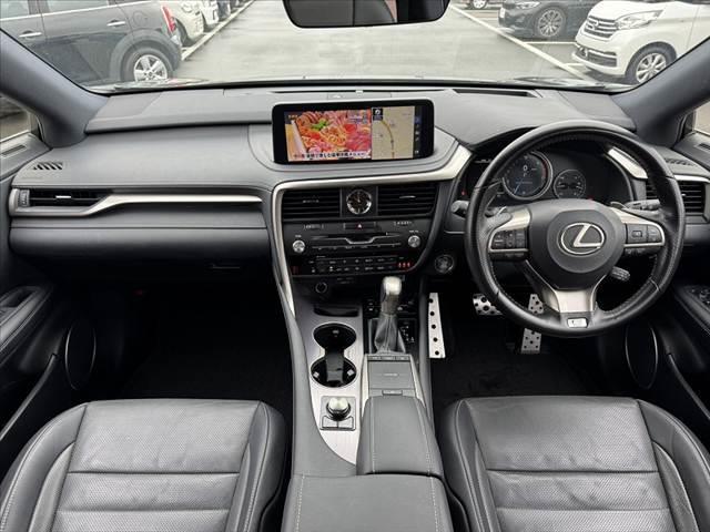 ＲＸ ＲＸ３００　Ｆスポーツ　後期　パノラマルーフ　ルーフレール　アダプティブハイビーム　純正ナビ　全周囲モニター　フルセグＴＶ　ＢＴ　レザーシート　ベンチレーション　ステアヒーター　ＨＵＤ　ＥＴＣ　ＢＳＭ　Ｐバックドア（2枚目）