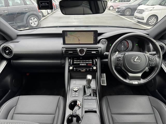 ＩＳ ＩＳ３００ｈ　Ｆスポーツ　後期　ムーンルーフ　３眼ＬＥＤヘッド　オレンジキャリパー　パノラミックビューＭ　１０．３インチナビ　フルセグ　シートヒーター　ステアヒーター　Ａライト　Ａハイビーム　ステリモ　ＡＣＣ　パワーシート（2枚目）