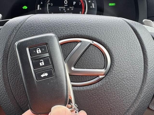 ＩＳ ＩＳ３００ｈ　Ｆスポーツ　後期　ムーンルーフ　３眼ＬＥＤヘッド　オレンジキャリパー　パノラミックビューＭ　１０．３インチナビ　フルセグ　シートヒーター　ステアヒーター　Ａライト　Ａハイビーム　ステリモ　ＡＣＣ　パワーシート（7枚目）