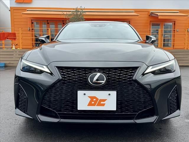 ＩＳ ＩＳ３００ｈ　Ｆスポーツ　後期　ムーンルーフ　３眼ＬＥＤヘッド　オレンジキャリパー　パノラミックビューＭ　１０．３インチナビ　フルセグ　シートヒーター　ステアヒーター　Ａライト　Ａハイビーム　ステリモ　ＡＣＣ　パワーシート（9枚目）