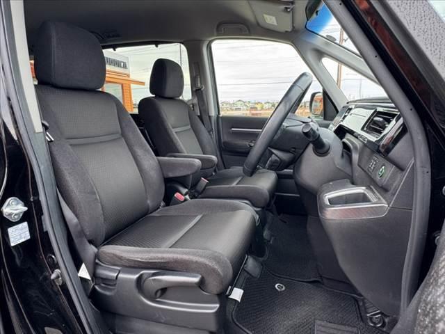 ステップワゴンスパーダ e:HEVスパーダ G ホンダセンシング ホンダセンシング 純正9型ナビ Bカメ BT ETC フルセグTV 両電スラ ACC Aブレーキホールド スマートキー ステリモ Aライト LEDヘッド/フォグ スマートキー マットバイザー(16枚目)