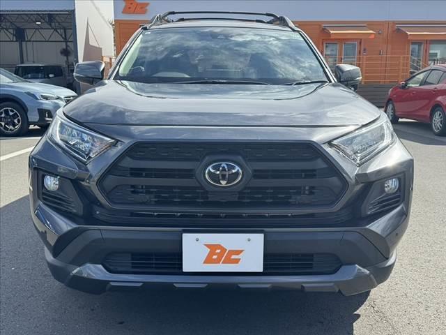 RAV4 アドベンチャー オフロードパッケージ 4WD ステアヒーター ベンチレーション 9インチDA フルセグ Bカメラ BT セーフティセンス クリアランスソナー ステリモ ACC ETC BSM スマートキー 革巻きステア Aハイビーム(9枚目)