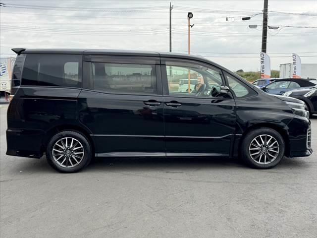 ヴォクシー ZS 社外ナビ 地デジTV Bカメラ ステリモ 電スラ LEDヘッド Aライト スマートキー Aストップ ETC 電格ミラー チルトステ シートリフター Rサンシェード 革巻きステア 純正16インチAW(12枚目)