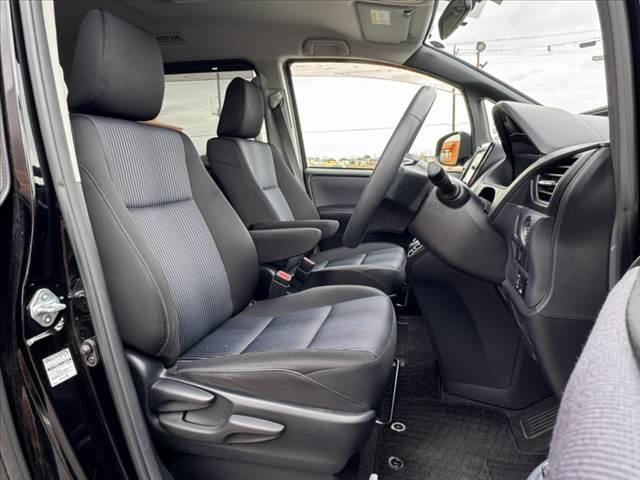 ヴォクシー ZS 社外ナビ 地デジTV Bカメラ ステリモ 電スラ LEDヘッド Aライト スマートキー Aストップ ETC 電格ミラー チルトステ シートリフター Rサンシェード 革巻きステア 純正16インチAW(16枚目)