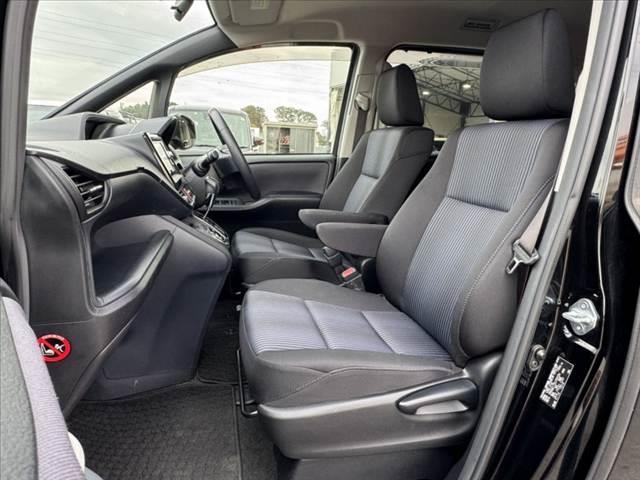 ヴォクシー ZS 社外ナビ 地デジTV Bカメラ ステリモ 電スラ LEDヘッド Aライト スマートキー Aストップ ETC 電格ミラー チルトステ シートリフター Rサンシェード 革巻きステア 純正16インチAW(17枚目)