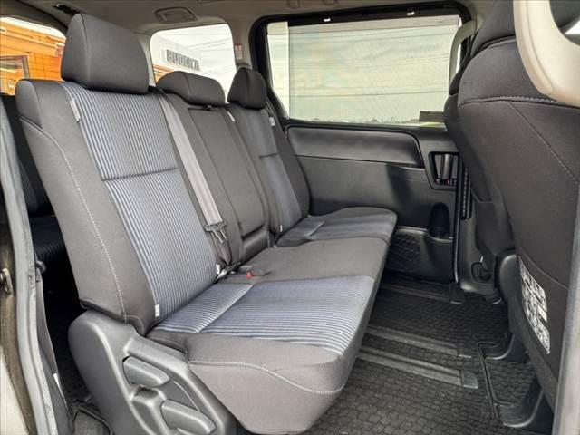 ヴォクシー ZS 社外ナビ 地デジTV Bカメラ ステリモ 電スラ LEDヘッド Aライト スマートキー Aストップ ETC 電格ミラー チルトステ シートリフター Rサンシェード 革巻きステア 純正16インチAW(20枚目)