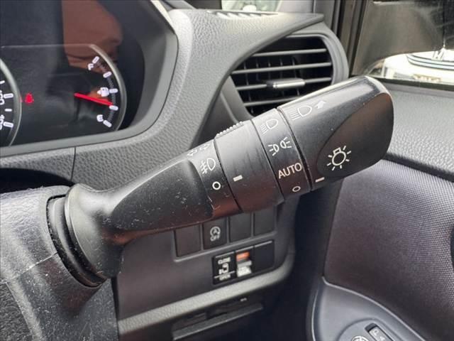 ヴォクシー ZS 社外ナビ 地デジTV Bカメラ ステリモ 電スラ LEDヘッド Aライト スマートキー Aストップ ETC 電格ミラー チルトステ シートリフター Rサンシェード 革巻きステア 純正16インチAW(32枚目)