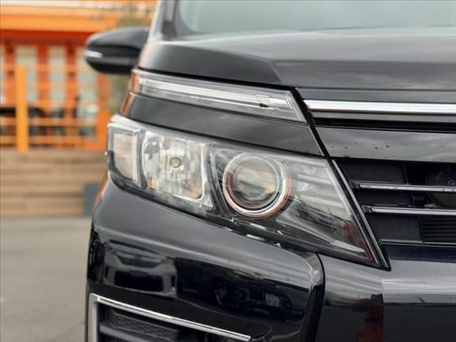 ヴォクシー ZS 社外ナビ 地デジTV Bカメラ ステリモ 電スラ LEDヘッド Aライト スマートキー Aストップ ETC 電格ミラー チルトステ シートリフター Rサンシェード 革巻きステア 純正16インチAW(33枚目)