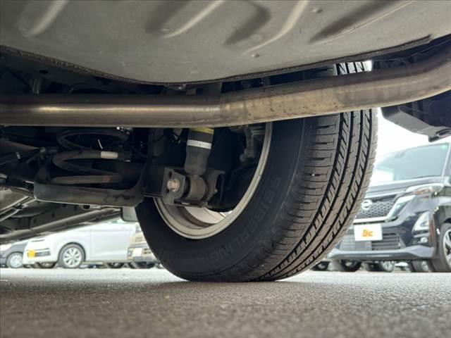 ヴォクシー ZS 社外ナビ 地デジTV Bカメラ ステリモ 電スラ LEDヘッド Aライト スマートキー Aストップ ETC 電格ミラー チルトステ シートリフター Rサンシェード 革巻きステア 純正16インチAW(47枚目)