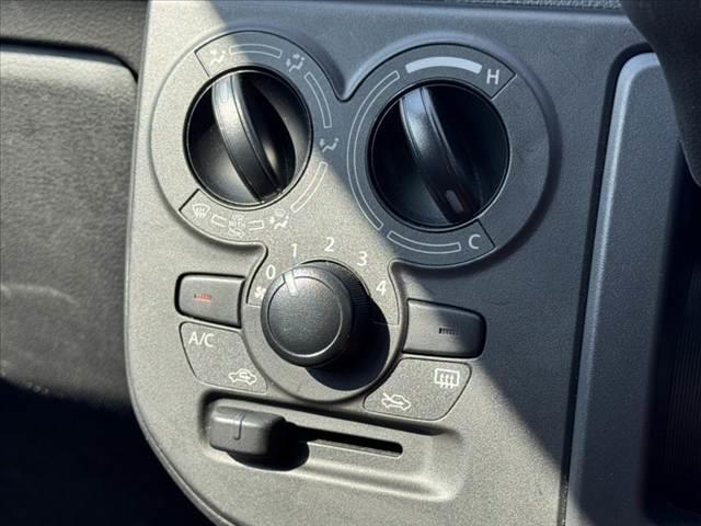 アルト Ｌ　禁煙　スマートアシスト　純正８型ナビ　純正１０型フリップ　ＢＴ　Ｂカメラ　フルセグＴＶ　Ａライト　ＬＥＤヘッド　横滑り防止　Ｐスタート　後席サンシェード　電格ミラー　電スラ　純正１４インチＡＷ（4枚目）