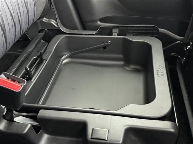 ソリオ G デュアルカメラブレーキサポート Pスタート 車線逸脱 衝突軽減ブレーキ 横滑り防止 コーナーセンサー オートライト アームレスト レベライザー チルトステア 電格ミラー バニティミラー ISOFIX(5枚目)