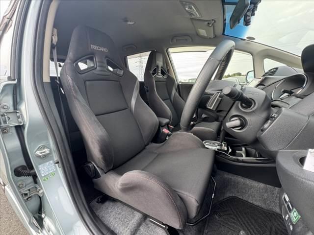 フィットハイブリッド ハイブリッド　ＲＳ★９インチ純正ナビ★前席レカロシート★（16枚目）