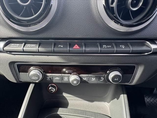 A3セダン TFSIシリンダーオンデマンド★MMIナビPKG★コンビニエ(4枚目)