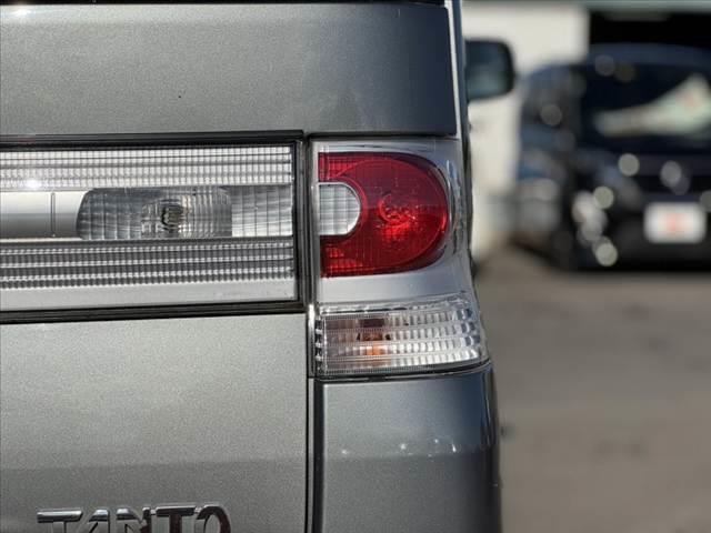 タント カスタムXリミテッド 禁煙 電動スライドドア ドライブレコーダー CD再生可 電動格納ミラー ミラーウインカー ドアバイザー HIDヘッドライト イモビライザー セキュリティアラーム バニティミラー 純正14インチAW(36枚目)