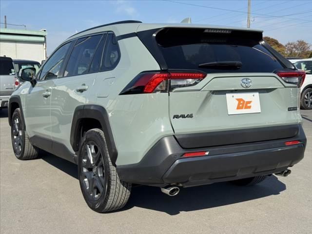 ＲＡＶ４ アドベンチャー　禁煙　パノラマルーフ　パノラマビューＭ　純正９型ＤＡ　セーフティセンス　ＢＳＭ　シートヒーター／ベンチレーション　Ｐシート　ステアヒーター　ＡＣＣ　ＥＴＣ　ＬＥＤヘッド　Ａライト　純正１９インチＡＷ（13枚目）