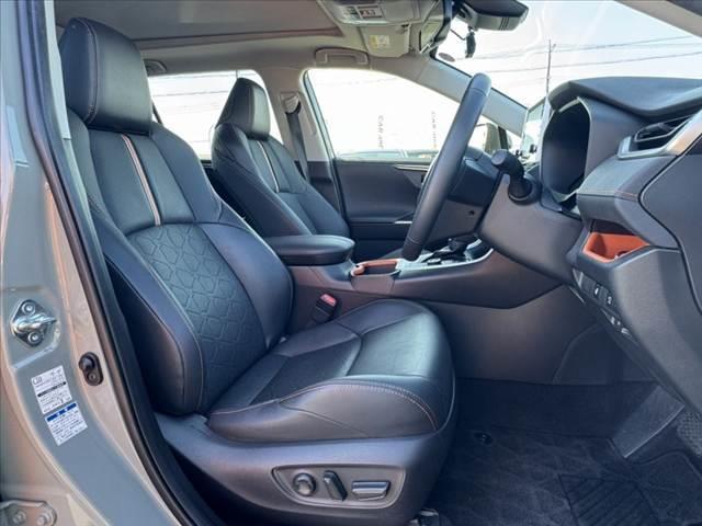 ＲＡＶ４ アドベンチャー　禁煙　パノラマルーフ　パノラマビューＭ　純正９型ＤＡ　セーフティセンス　ＢＳＭ　シートヒーター／ベンチレーション　Ｐシート　ステアヒーター　ＡＣＣ　ＥＴＣ　ＬＥＤヘッド　Ａライト　純正１９インチＡＷ（16枚目）