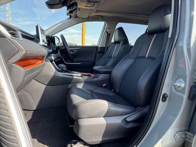 ＲＡＶ４ アドベンチャー　禁煙　パノラマルーフ　パノラマビューＭ　純正９型ＤＡ　セーフティセンス　ＢＳＭ　シートヒーター／ベンチレーション　Ｐシート　ステアヒーター　ＡＣＣ　ＥＴＣ　ＬＥＤヘッド　Ａライト　純正１９インチＡＷ（17枚目）