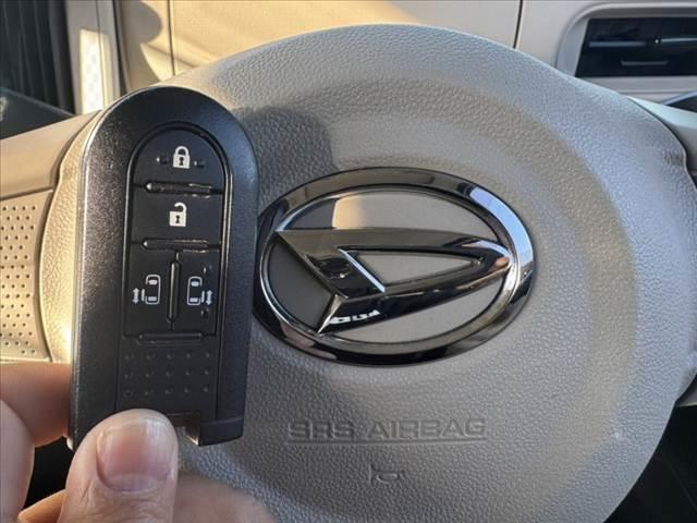 ムーヴキャンバス Ｘ　ＳＡＩＩＩ　後期　禁煙　車検整備付　スマアシ３　社外１０型ＤＡ　ＢＴ　Ｂカメ　ＥＴＣ　両電スラ　Ａライト　Ａハイビーム　光軸レベライザー　横滑り防止　電格ミラー　１２Ｖソケット　マットバイザー　スマートキー（7枚目）