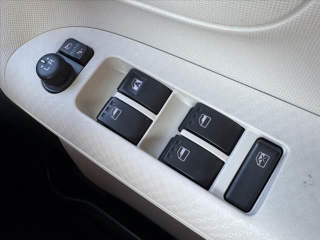 ムーヴキャンバス Ｘ　ＳＡＩＩＩ　禁煙　スマアシ３　純ナビ　Ｂカメラ　ＢＴ　ＥＴＣ　ドラレコ　Ａハイビーム　Ａストップ　Ｐスタート　ドラレコ　横滑り防止　レベライザー　１２Ｖソケット　電格ミラー　アームレスト　バニティミラー　マット（25枚目）