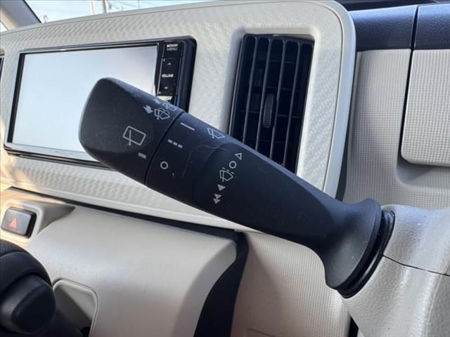 ムーヴキャンバス Ｘ　ＳＡＩＩＩ　禁煙　スマアシ３　純ナビ　Ｂカメラ　ＢＴ　ＥＴＣ　ドラレコ　Ａハイビーム　Ａストップ　Ｐスタート　ドラレコ　横滑り防止　レベライザー　１２Ｖソケット　電格ミラー　アームレスト　バニティミラー　マット（28枚目）