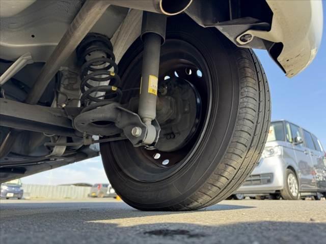 ムーヴキャンバス Ｘ　ＳＡＩＩＩ　禁煙　スマアシ３　純ナビ　Ｂカメラ　ＢＴ　ＥＴＣ　ドラレコ　Ａハイビーム　Ａストップ　Ｐスタート　ドラレコ　横滑り防止　レベライザー　１２Ｖソケット　電格ミラー　アームレスト　バニティミラー　マット（47枚目）