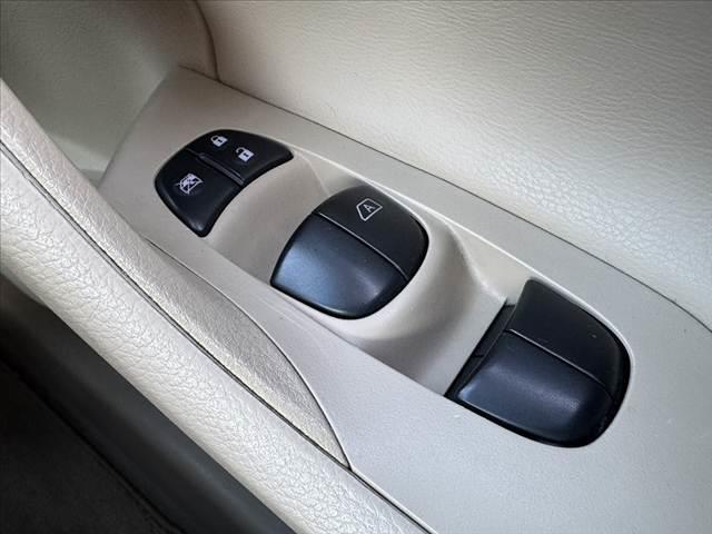 ティアナ ＸＬ　禁煙　コネクトナビ　クルコン　アラウンドビューＭ　フルセグＴＶ　ＢＴ　ＥＴＣ　ステリモ　ＨＩＤヘッド　Ａライト　横滑り防止　パワーシート　電格ミラー　１２Ｖソケット　スマートキー　純正１６インチＡＷ（23枚目）