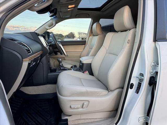 納車整備ついても第三者機関の指定工場で分解記録（法定整備）を実施し、車検を基準に不具合箇所、消耗部品は改善して納車させていただきます。