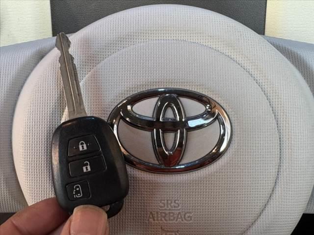 ポルテ Ｆ　禁煙　サイド／カーテンエアバッグ　純正ナビ　電スラ　ＥＴＣ　オートライト　キーレス　横滑り防止　電格ミラー　ワイパーデアイサー　アームレスト　ＩＳＯＦＩＸ　バニティミラー　チルトステア　マット（7枚目）