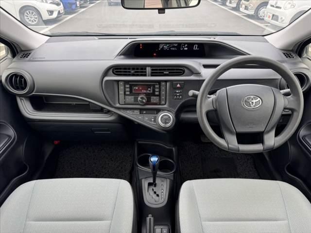 アクア Ｌ　禁煙　後期　純ナビ　ＢＴ　ＥＴＣ　ステリモ　Ａストップ　車線逸脱警告　衝突軽減　ＢＳＭ　コーナーセンサー　光軸レベライザー　Ａライト　電格ミラー　１２Ｖソケット　Ｐスタート　横滑り防止　スマートキー（2枚目）