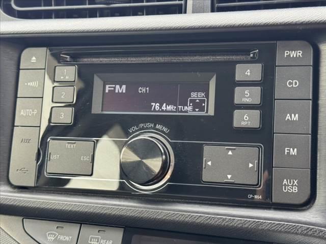 アクア Ｌ　禁煙　後期　純ナビ　ＢＴ　ＥＴＣ　ステリモ　Ａストップ　車線逸脱警告　衝突軽減　ＢＳＭ　コーナーセンサー　光軸レベライザー　Ａライト　電格ミラー　１２Ｖソケット　Ｐスタート　横滑り防止　スマートキー（3枚目）