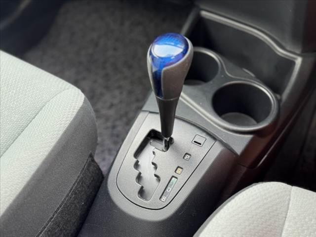 アクア Ｌ　禁煙　後期　純ナビ　ＢＴ　ＥＴＣ　ステリモ　Ａストップ　車線逸脱警告　衝突軽減　ＢＳＭ　コーナーセンサー　光軸レベライザー　Ａライト　電格ミラー　１２Ｖソケット　Ｐスタート　横滑り防止　スマートキー（6枚目）