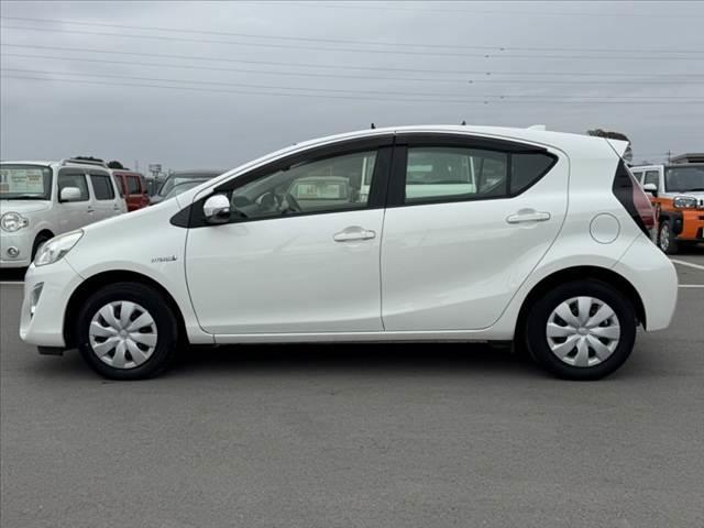 アクア Ｌ　禁煙　後期　純ナビ　ＢＴ　ＥＴＣ　ステリモ　Ａストップ　車線逸脱警告　衝突軽減　ＢＳＭ　コーナーセンサー　光軸レベライザー　Ａライト　電格ミラー　１２Ｖソケット　Ｐスタート　横滑り防止　スマートキー（11枚目）