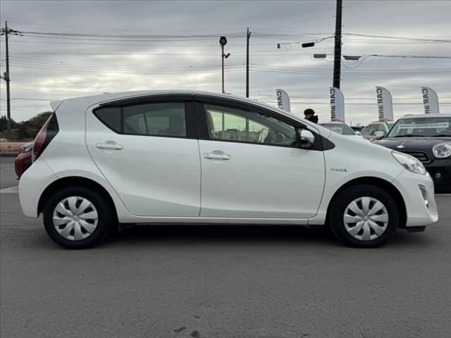 アクア Ｌ　禁煙　後期　純ナビ　ＢＴ　ＥＴＣ　ステリモ　Ａストップ　車線逸脱警告　衝突軽減　ＢＳＭ　コーナーセンサー　光軸レベライザー　Ａライト　電格ミラー　１２Ｖソケット　Ｐスタート　横滑り防止　スマートキー（12枚目）