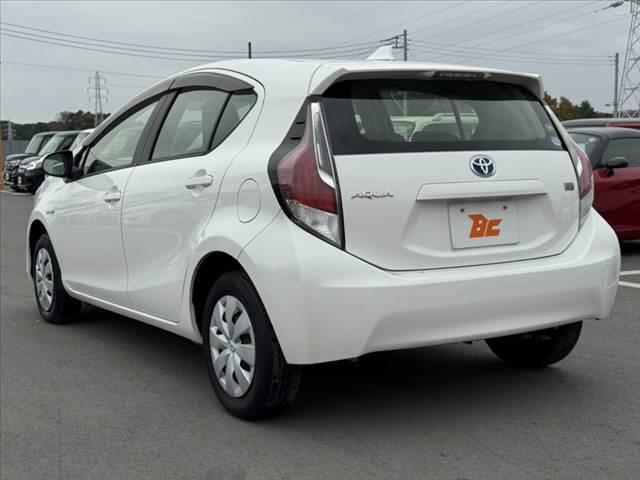 アクア Ｌ　禁煙　後期　純ナビ　ＢＴ　ＥＴＣ　ステリモ　Ａストップ　車線逸脱警告　衝突軽減　ＢＳＭ　コーナーセンサー　光軸レベライザー　Ａライト　電格ミラー　１２Ｖソケット　Ｐスタート　横滑り防止　スマートキー（13枚目）