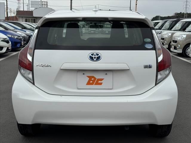 アクア Ｌ　禁煙　後期　純ナビ　ＢＴ　ＥＴＣ　ステリモ　Ａストップ　車線逸脱警告　衝突軽減　ＢＳＭ　コーナーセンサー　光軸レベライザー　Ａライト　電格ミラー　１２Ｖソケット　Ｐスタート　横滑り防止　スマートキー（14枚目）