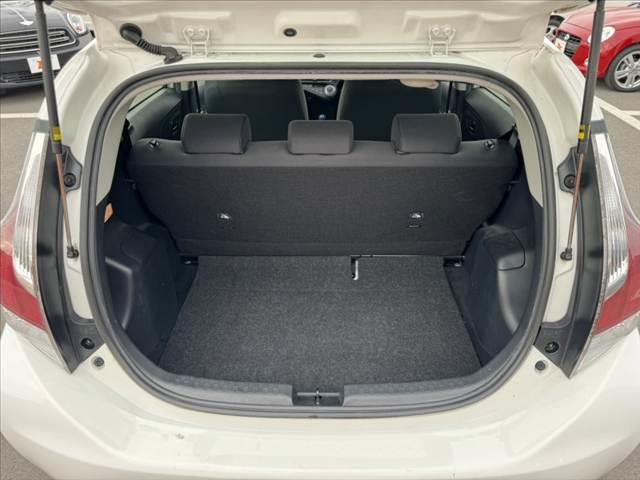 アクア Ｌ　禁煙　後期　純ナビ　ＢＴ　ＥＴＣ　ステリモ　Ａストップ　車線逸脱警告　衝突軽減　ＢＳＭ　コーナーセンサー　光軸レベライザー　Ａライト　電格ミラー　１２Ｖソケット　Ｐスタート　横滑り防止　スマートキー（19枚目）