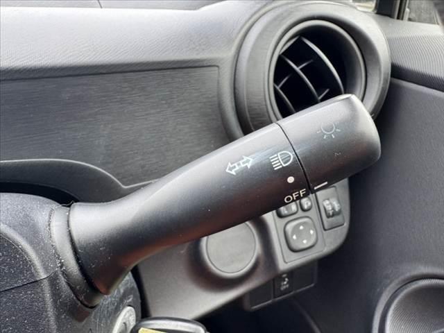 アクア Ｌ　禁煙　後期　純ナビ　ＢＴ　ＥＴＣ　ステリモ　Ａストップ　車線逸脱警告　衝突軽減　ＢＳＭ　コーナーセンサー　光軸レベライザー　Ａライト　電格ミラー　１２Ｖソケット　Ｐスタート　横滑り防止　スマートキー（25枚目）