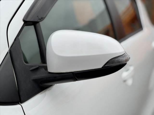 アクア Ｌ　禁煙　後期　純ナビ　ＢＴ　ＥＴＣ　ステリモ　Ａストップ　車線逸脱警告　衝突軽減　ＢＳＭ　コーナーセンサー　光軸レベライザー　Ａライト　電格ミラー　１２Ｖソケット　Ｐスタート　横滑り防止　スマートキー（32枚目）