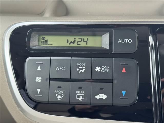 Ｎ－ＢＯＸ Ｃ　禁煙　後期　社外ナビ　Ｂカメラ　ＥＴＣ　衝突軽減ブレーキ　Ａストップ　横滑り防止　Ｐスタート　スマートキー　電格ミラー　チルトステア　オートエアコン　１２Ｖソケット　Ｗエアバッグ　ＡＢＳ　マット（4枚目）