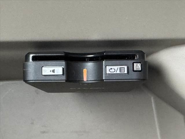 Ｎ－ＢＯＸ Ｃ　禁煙　後期　社外ナビ　Ｂカメラ　ＥＴＣ　衝突軽減ブレーキ　Ａストップ　横滑り防止　Ｐスタート　スマートキー　電格ミラー　チルトステア　オートエアコン　１２Ｖソケット　Ｗエアバッグ　ＡＢＳ　マット（5枚目）