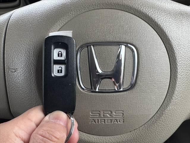 Ｎ－ＢＯＸ Ｃ　禁煙　後期　社外ナビ　Ｂカメラ　ＥＴＣ　衝突軽減ブレーキ　Ａストップ　横滑り防止　Ｐスタート　スマートキー　電格ミラー　チルトステア　オートエアコン　１２Ｖソケット　Ｗエアバッグ　ＡＢＳ　マット（7枚目）