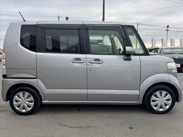 Ｎ－ＢＯＸ Ｃ　禁煙　後期　社外ナビ　Ｂカメラ　ＥＴＣ　衝突軽減ブレーキ　Ａストップ　横滑り防止　Ｐスタート　スマートキー　電格ミラー　チルトステア　オートエアコン　１２Ｖソケット　Ｗエアバッグ　ＡＢＳ　マット（12枚目）