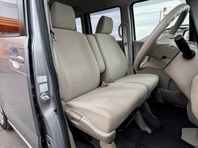 Ｎ－ＢＯＸ Ｃ　禁煙　後期　社外ナビ　Ｂカメラ　ＥＴＣ　衝突軽減ブレーキ　Ａストップ　横滑り防止　Ｐスタート　スマートキー　電格ミラー　チルトステア　オートエアコン　１２Ｖソケット　Ｗエアバッグ　ＡＢＳ　マット（16枚目）