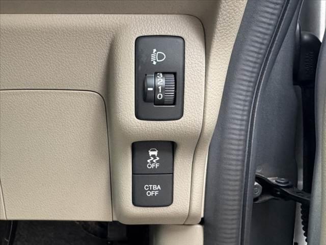 Ｎ－ＢＯＸ Ｃ　禁煙　後期　社外ナビ　Ｂカメラ　ＥＴＣ　衝突軽減ブレーキ　Ａストップ　横滑り防止　Ｐスタート　スマートキー　電格ミラー　チルトステア　オートエアコン　１２Ｖソケット　Ｗエアバッグ　ＡＢＳ　マット（25枚目）