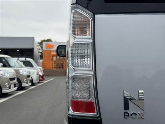 Ｎ－ＢＯＸ Ｃ　禁煙　後期　社外ナビ　Ｂカメラ　ＥＴＣ　衝突軽減ブレーキ　Ａストップ　横滑り防止　Ｐスタート　スマートキー　電格ミラー　チルトステア　オートエアコン　１２Ｖソケット　Ｗエアバッグ　ＡＢＳ　マット（35枚目）