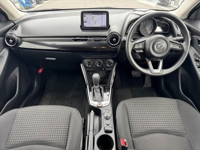 デミオ １３Ｓ　禁煙　後期　純ナビ　ＢＴ　ＥＴＣ　ステリモ　Ａストップ　車線逸脱警告　衝突軽減　ＢＳＭ　コーナーセンサー　光軸レベライザー　Ａライト　電格ミラー　１２Ｖソケット　Ｐスタート　純正１５インチＡＷ（2枚目）