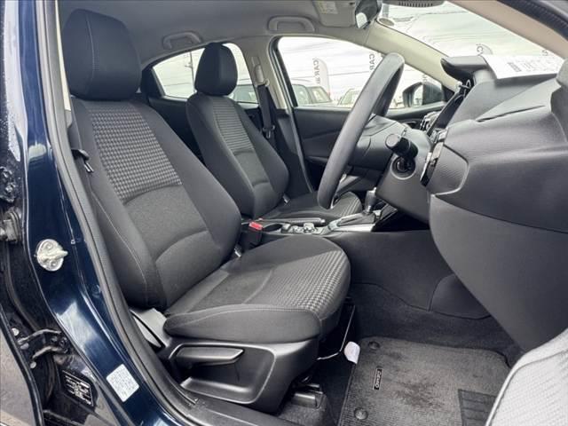 デミオ １３Ｓ　禁煙　後期　純ナビ　ＢＴ　ＥＴＣ　ステリモ　Ａストップ　車線逸脱警告　衝突軽減　ＢＳＭ　コーナーセンサー　光軸レベライザー　Ａライト　電格ミラー　１２Ｖソケット　Ｐスタート　純正１５インチＡＷ（16枚目）